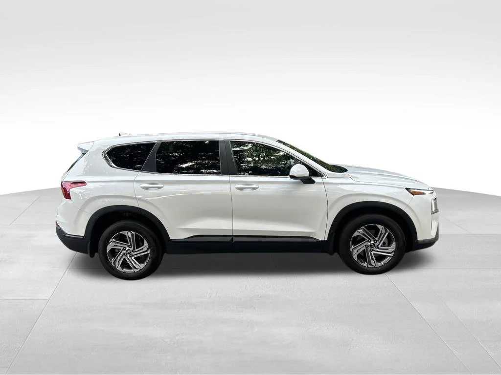Used 2023 White Hyundai SE image 7