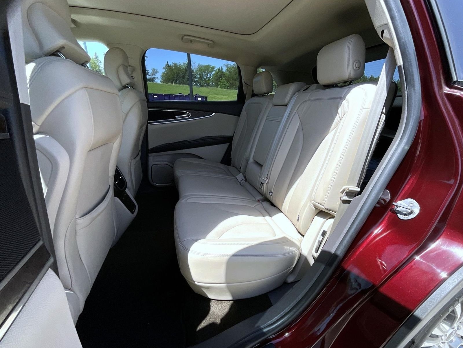 Used 2017 Red Lincoln Reserve image 20
