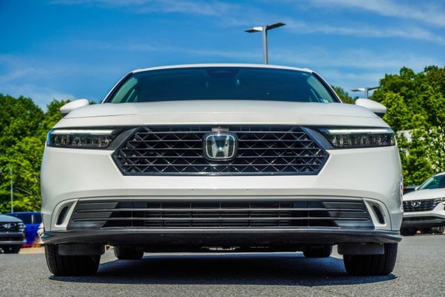 Used 2023 White Honda EX image 7