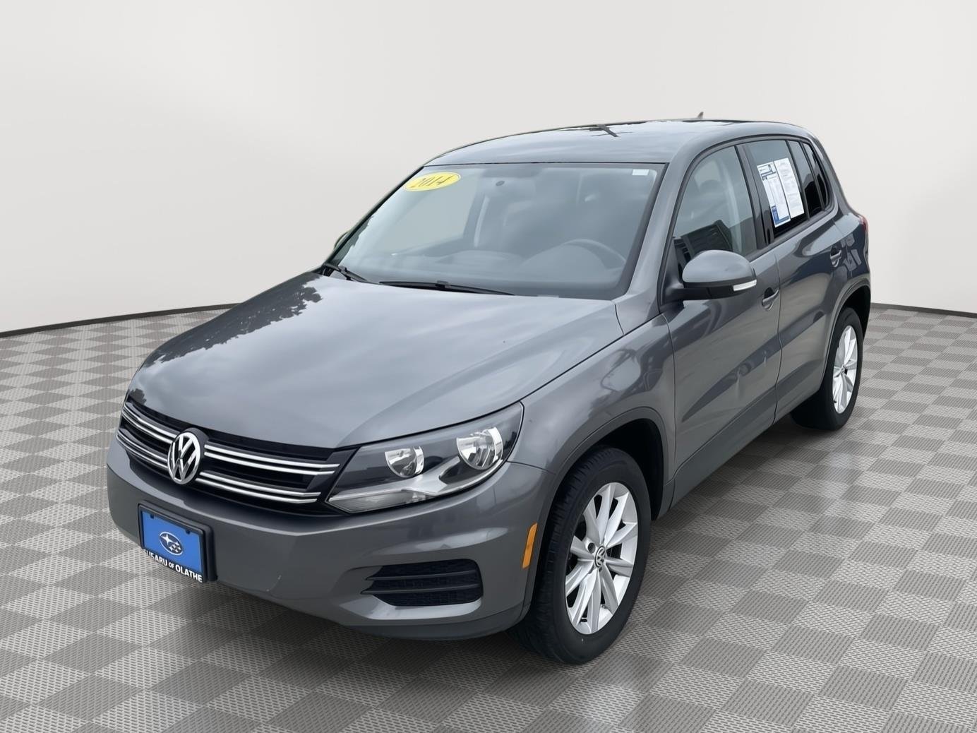 Used 2014 Pepper Gray Metallic Volkswagen SE image 9