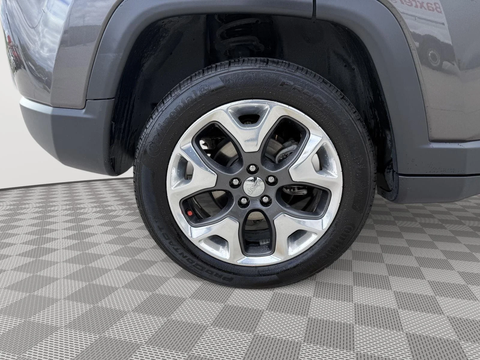 Used 2018 Granite Crystal Metallic Clearcoat Jeep Limited image 9