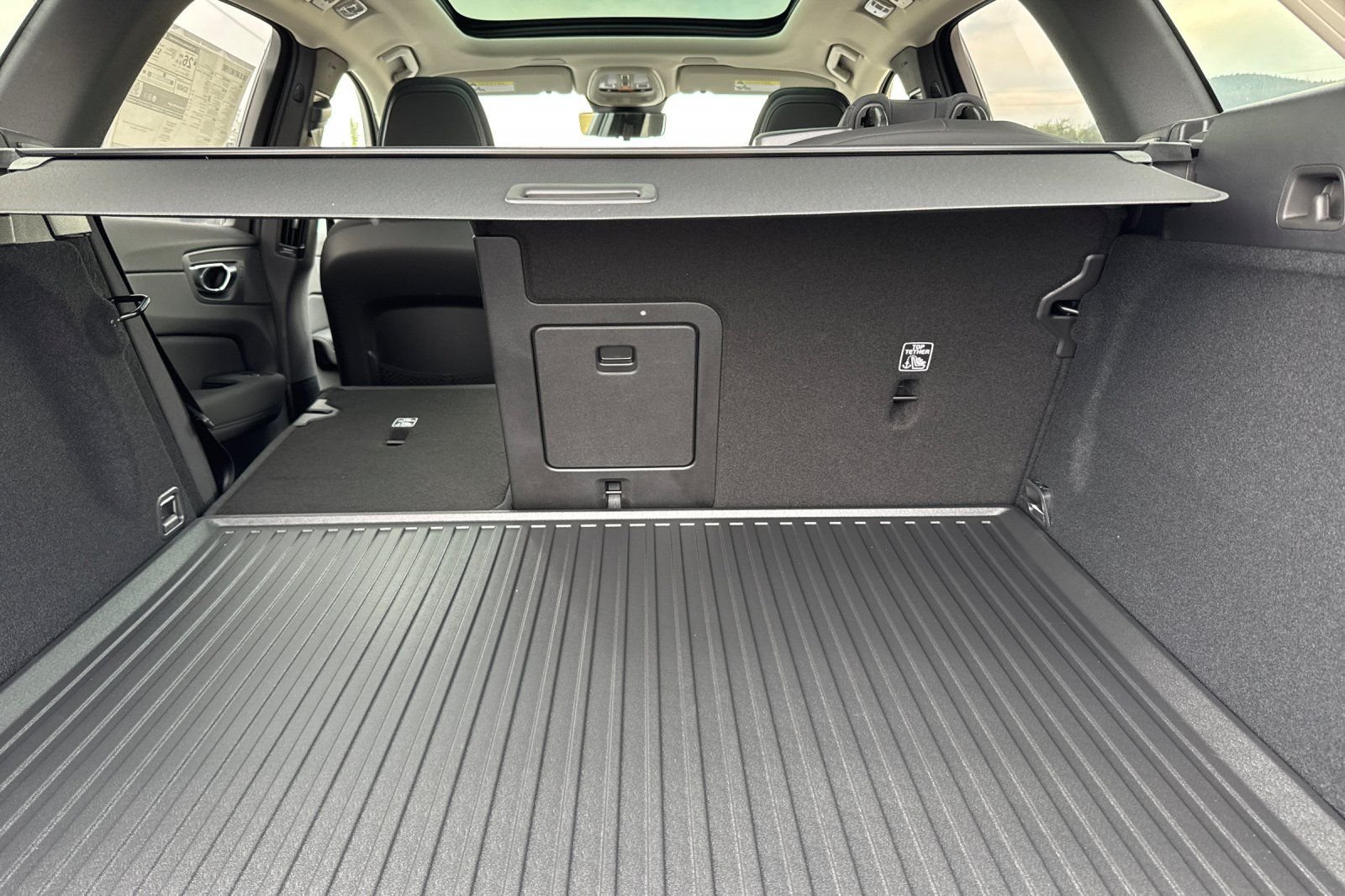 2026 Volvo XC60 Plus - Photo 14