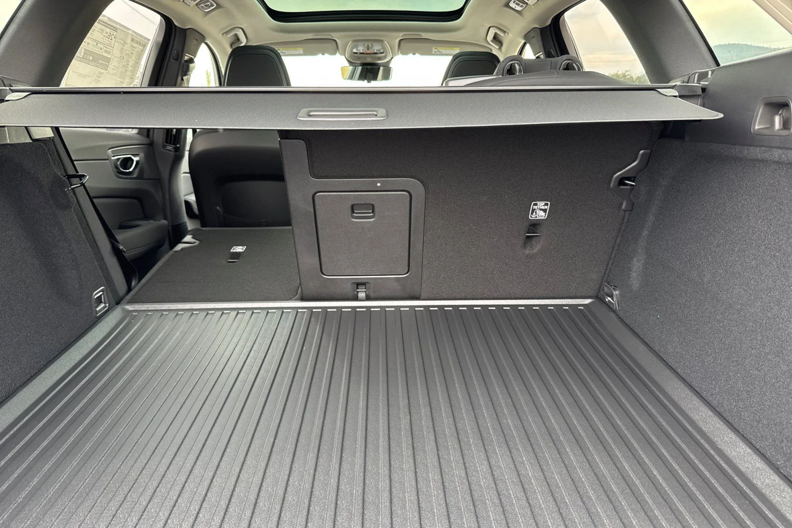 2026 Volvo XC60 Plus - Photo 14