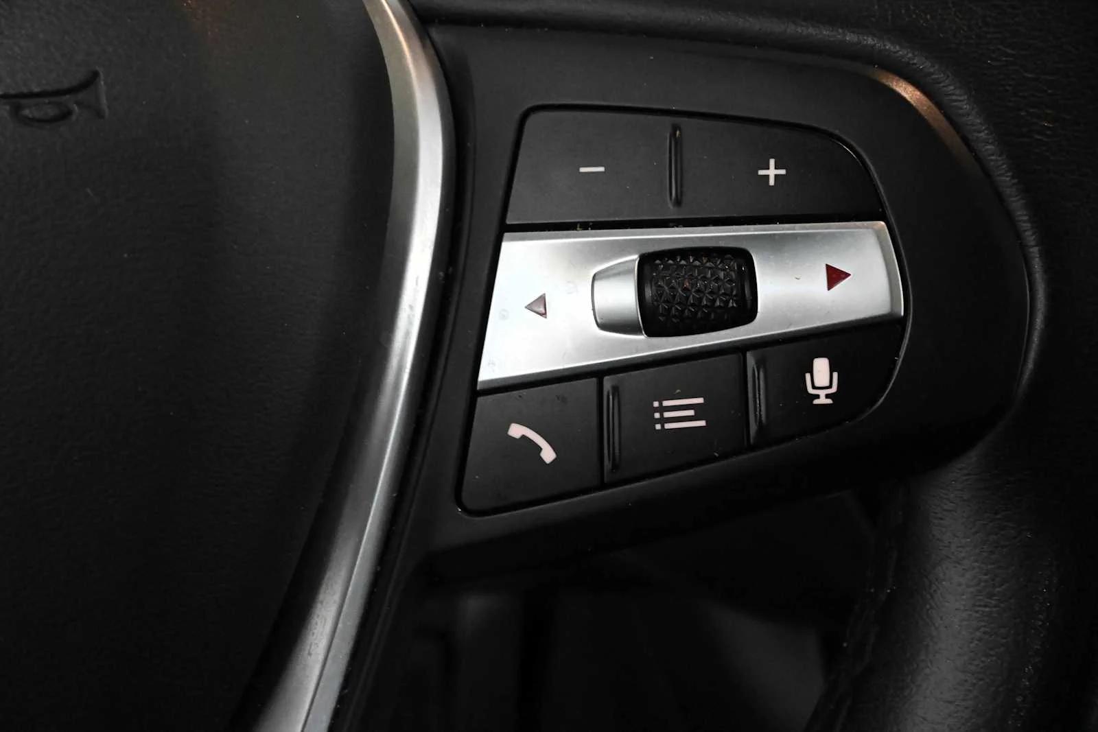 Used 2021 Dark Graphite Metallic BMW xDrive30e image 25