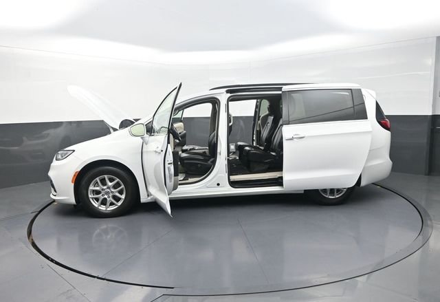 Used 2022 White Chrysler Touring L image 34