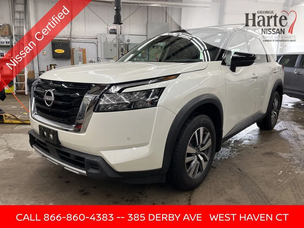 2024 Nissan Pathfinder SL 4WD's photo