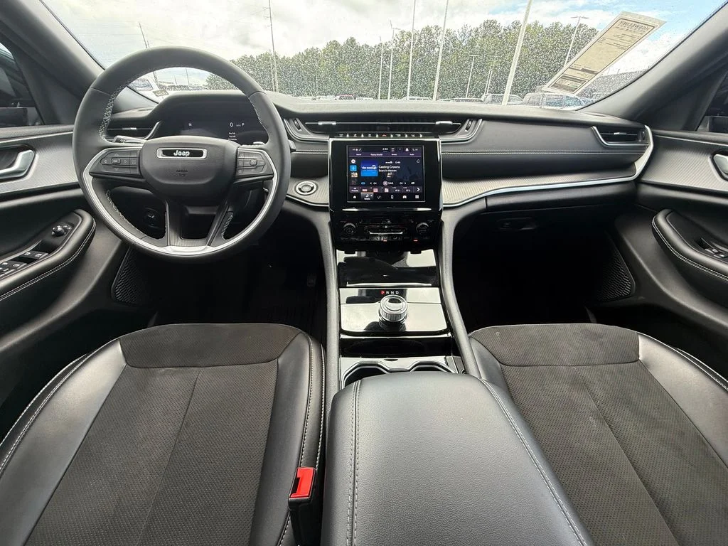 Used 2023 Black Jeep Altitude image 7