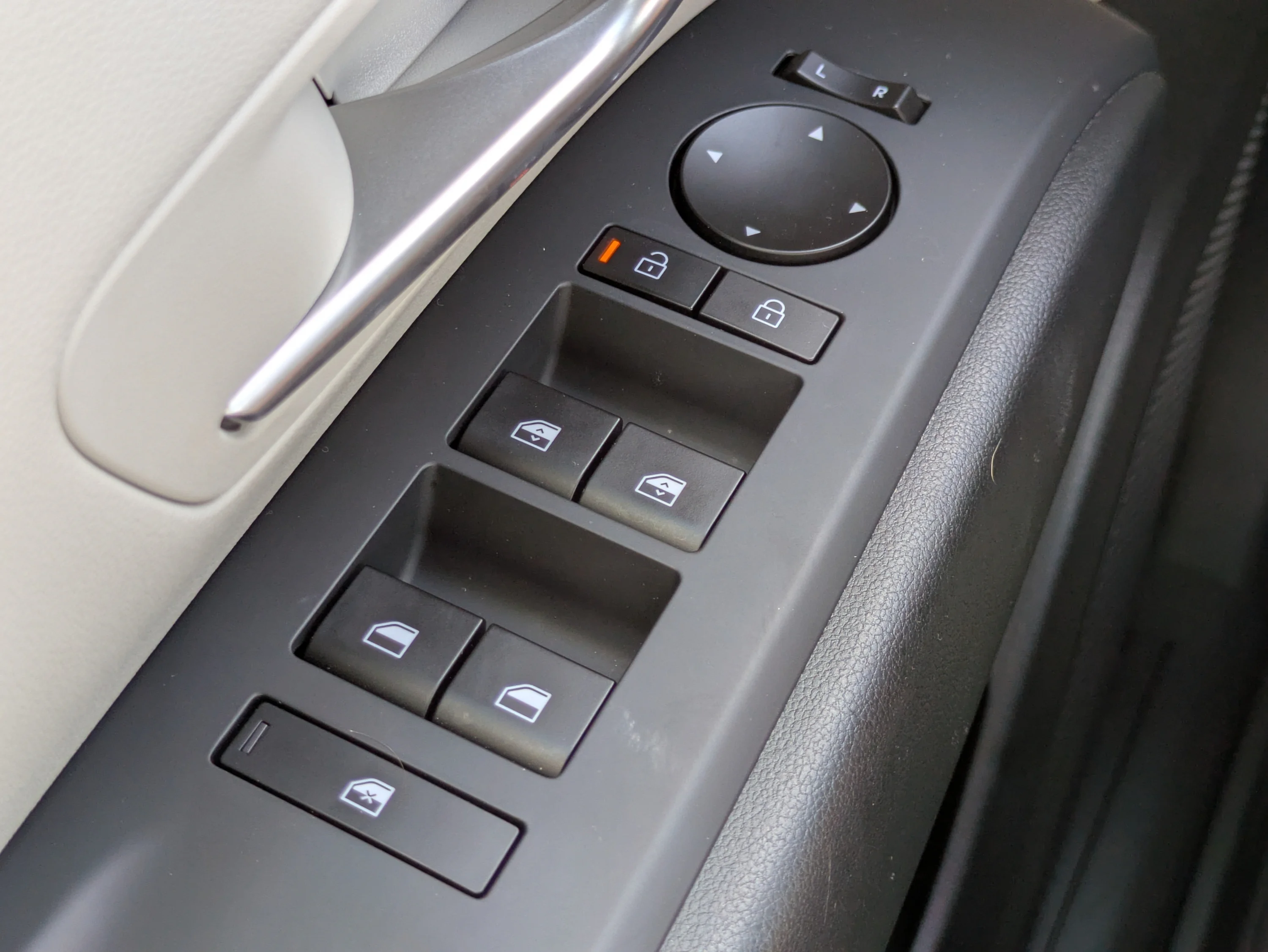 Used 2025 Rockwood Green Hyundai SEL Convenience image 19