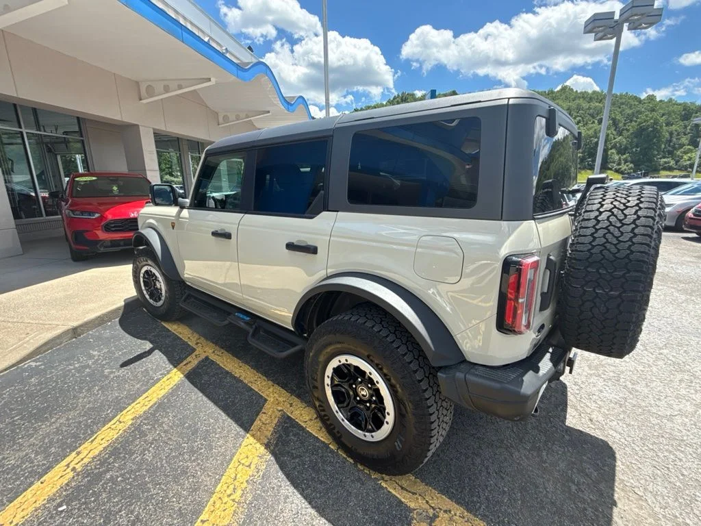 Used 2025 Beige Ford Badlands image 3