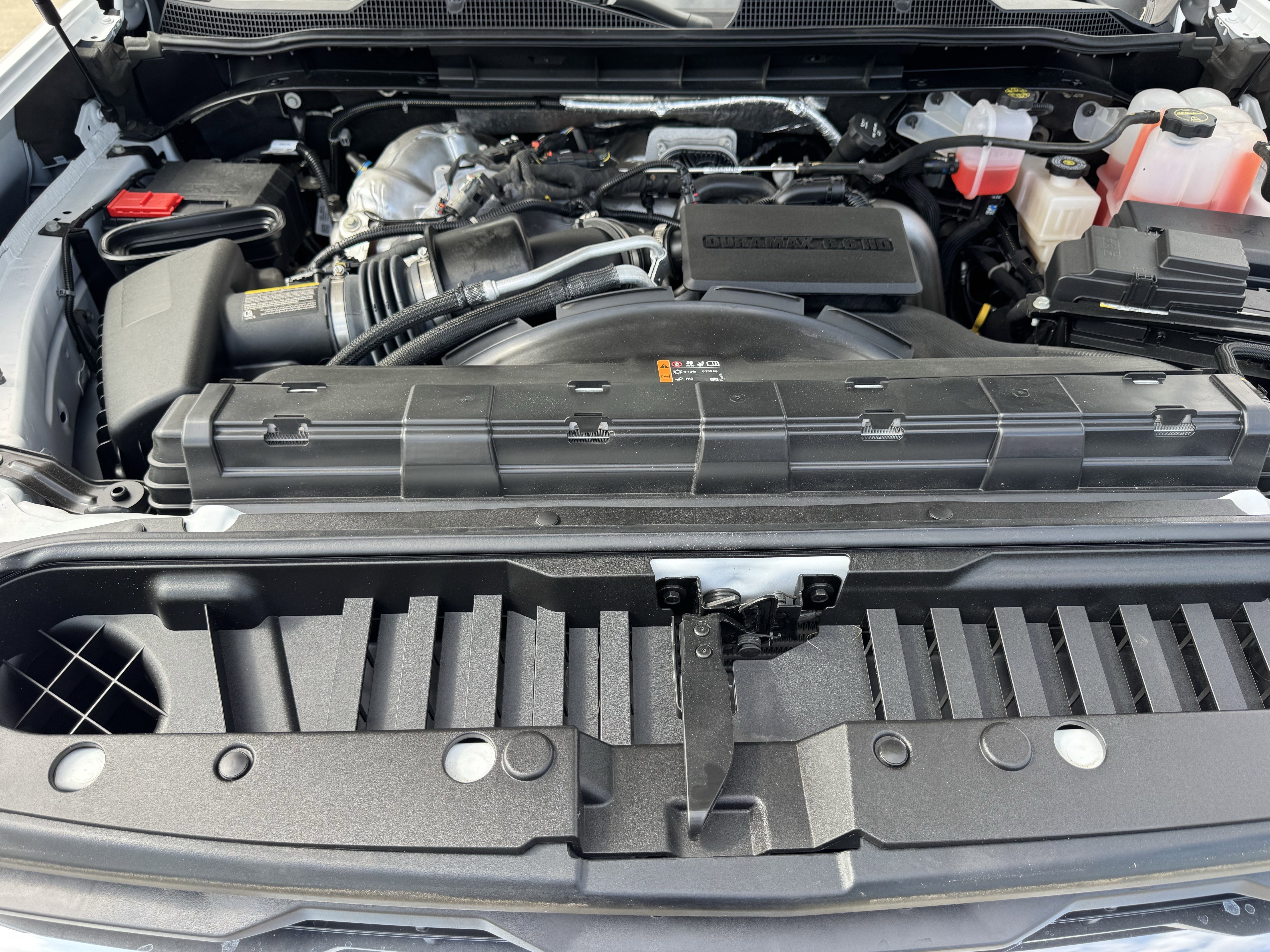 Used 2025 Summit White Chevrolet LT image 30