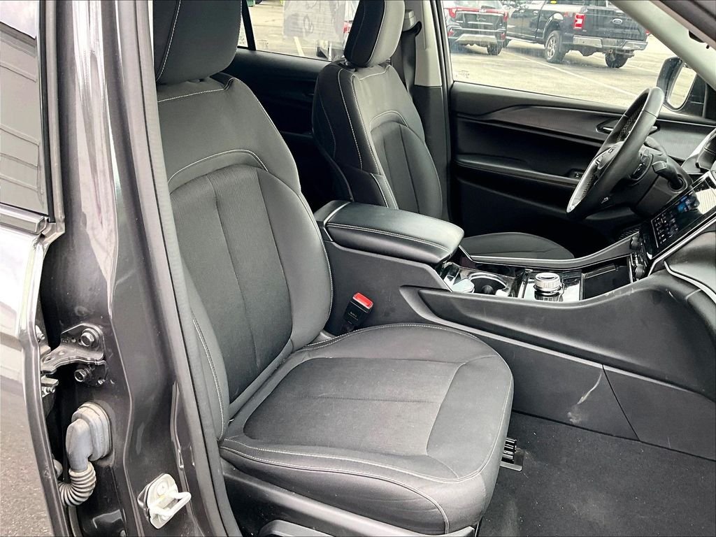 Used 2023 Baltic Gray Metallic Clearcoat Jeep Laredo image 11