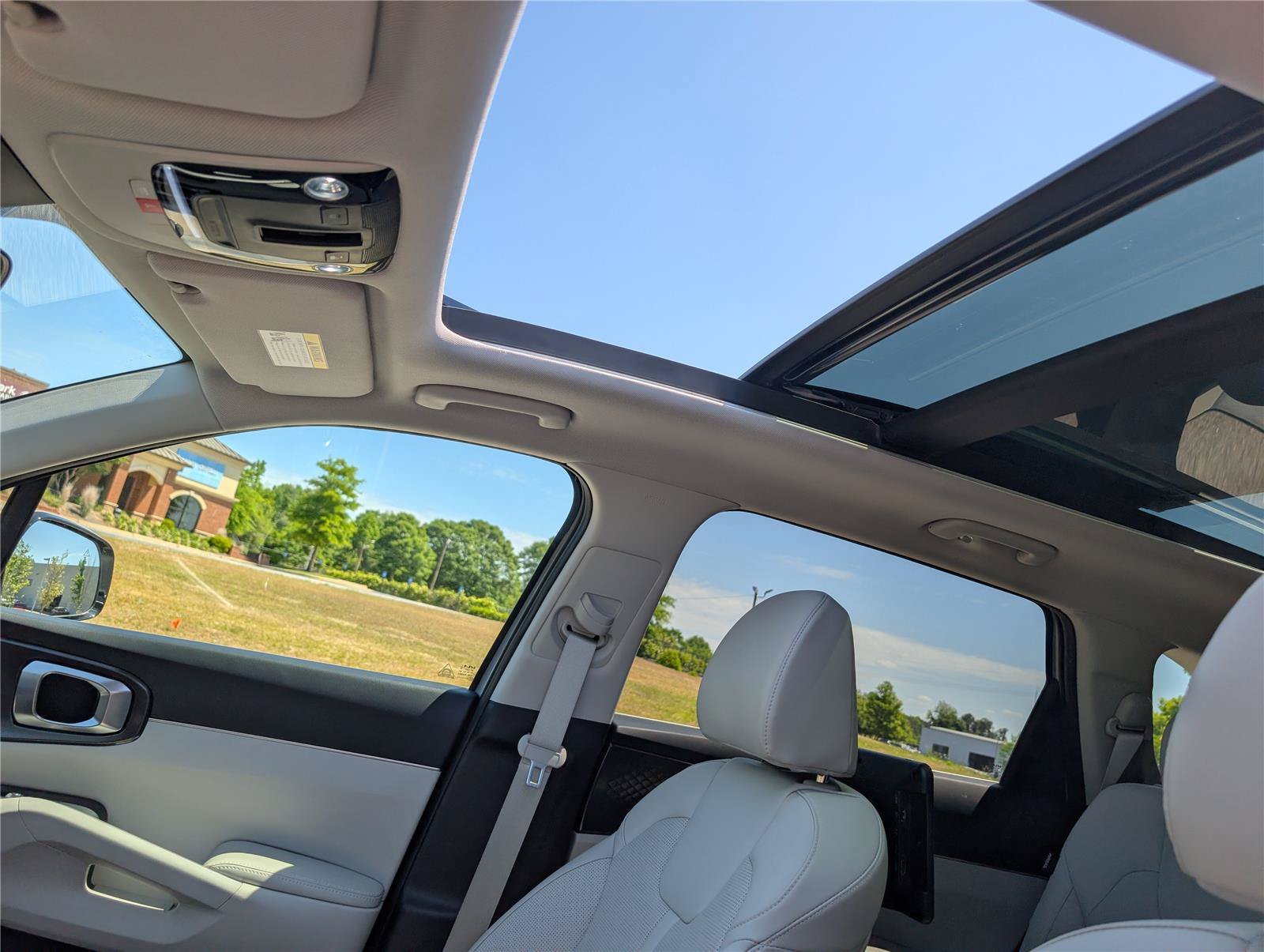 Used 2025 Wolf Gray Kia S image 17