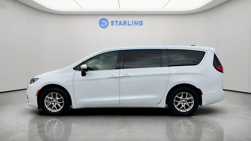Used 2023 White Chrysler Touring L image 3