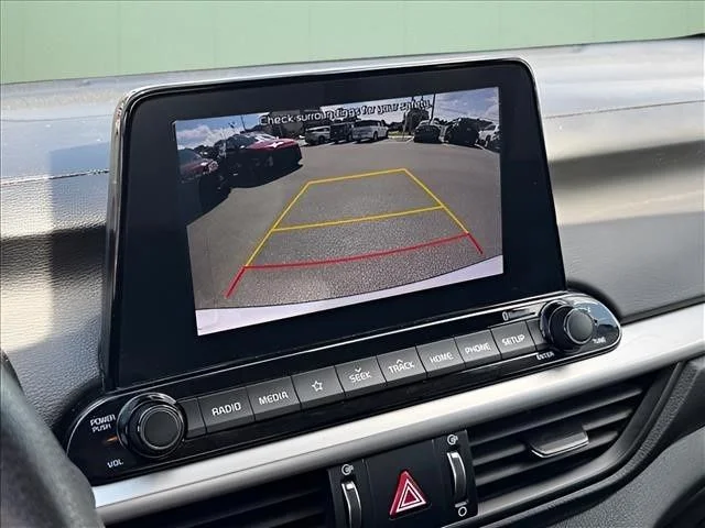 Used 2020 White Kia LXS image 25