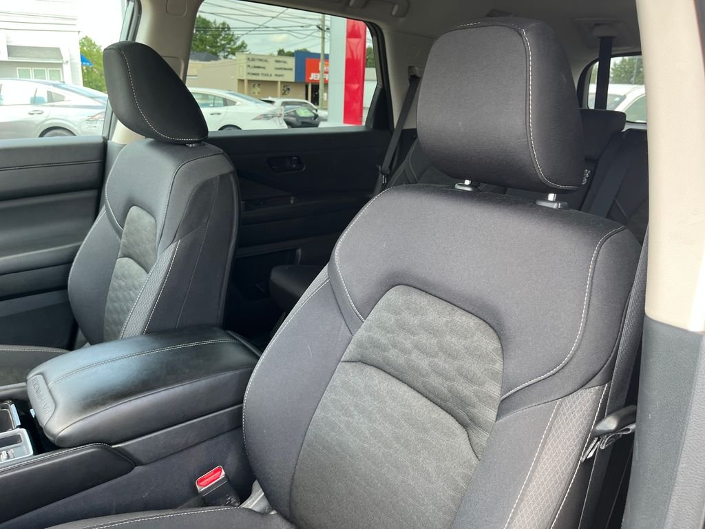 Used 2024 Gray Nissan SV image 12
