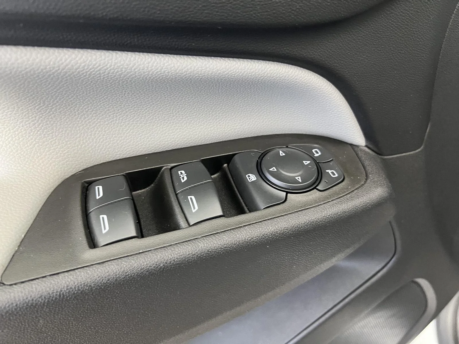Used 2024 Summit White Chevrolet LS image 6