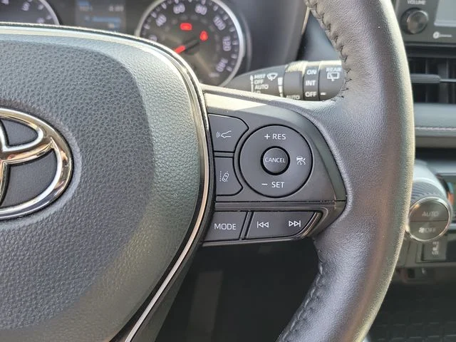 Used 2022 White Toyota XLE image 10
