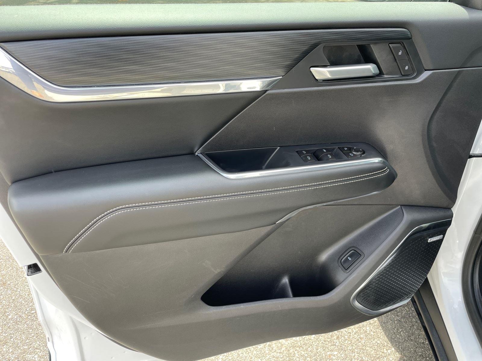 Used 2026 Summit White GMC AWD Elevation image 18