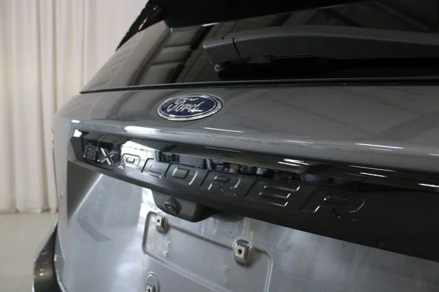 Used 2023 Gray Ford ST-Line image 35