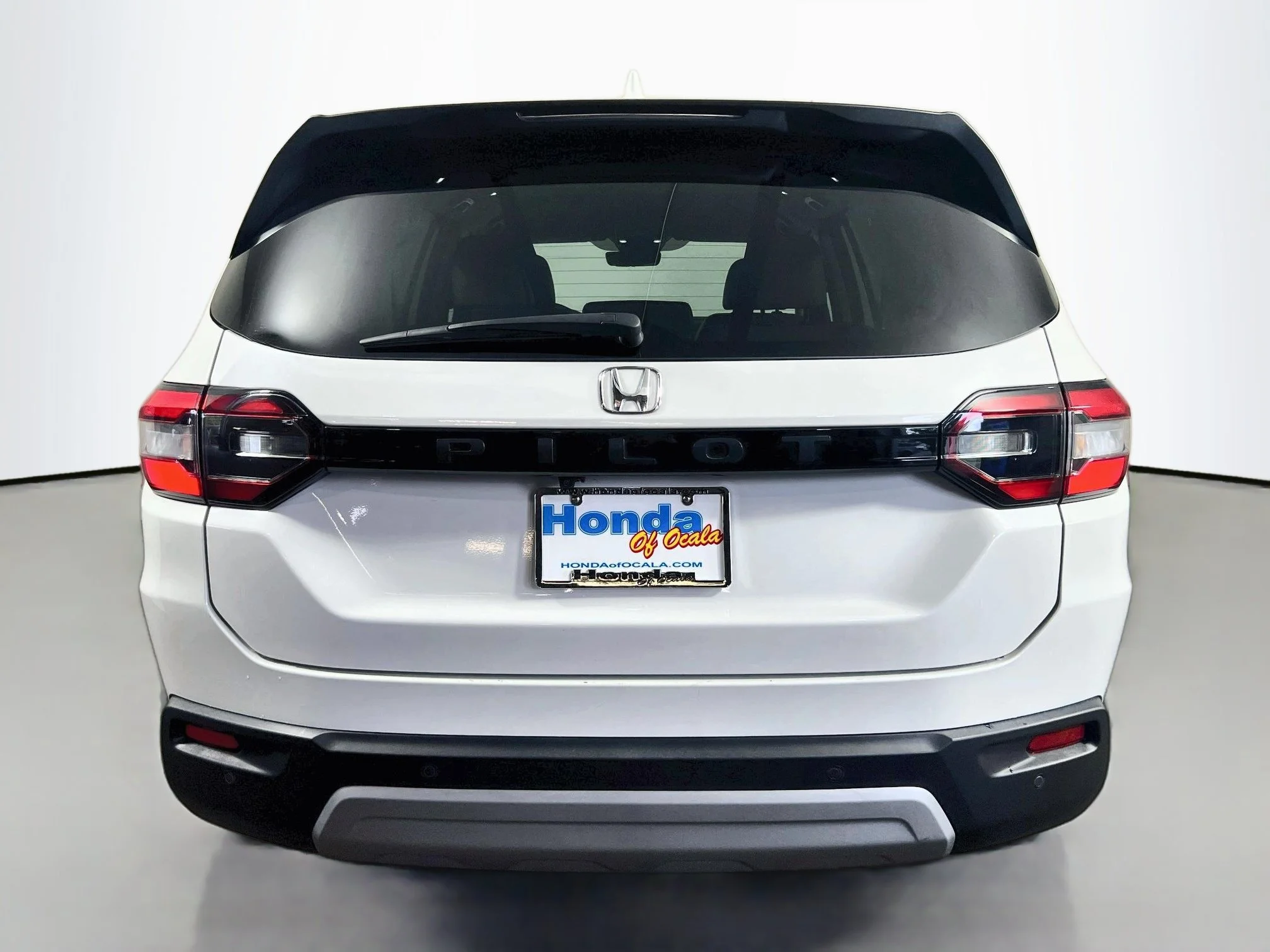 Certified Used 2025 Platinum White Pearl Honda 2WD EX-L image 38