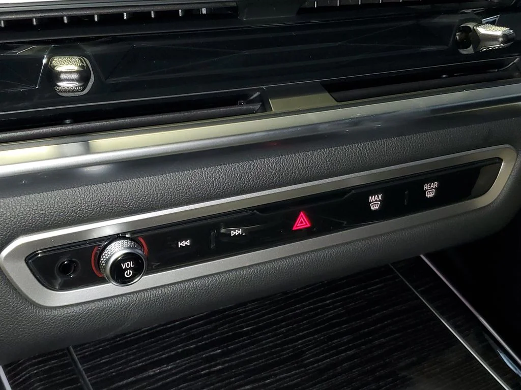 New 2027 Dravit Grey Metallic BMW M60i image 24