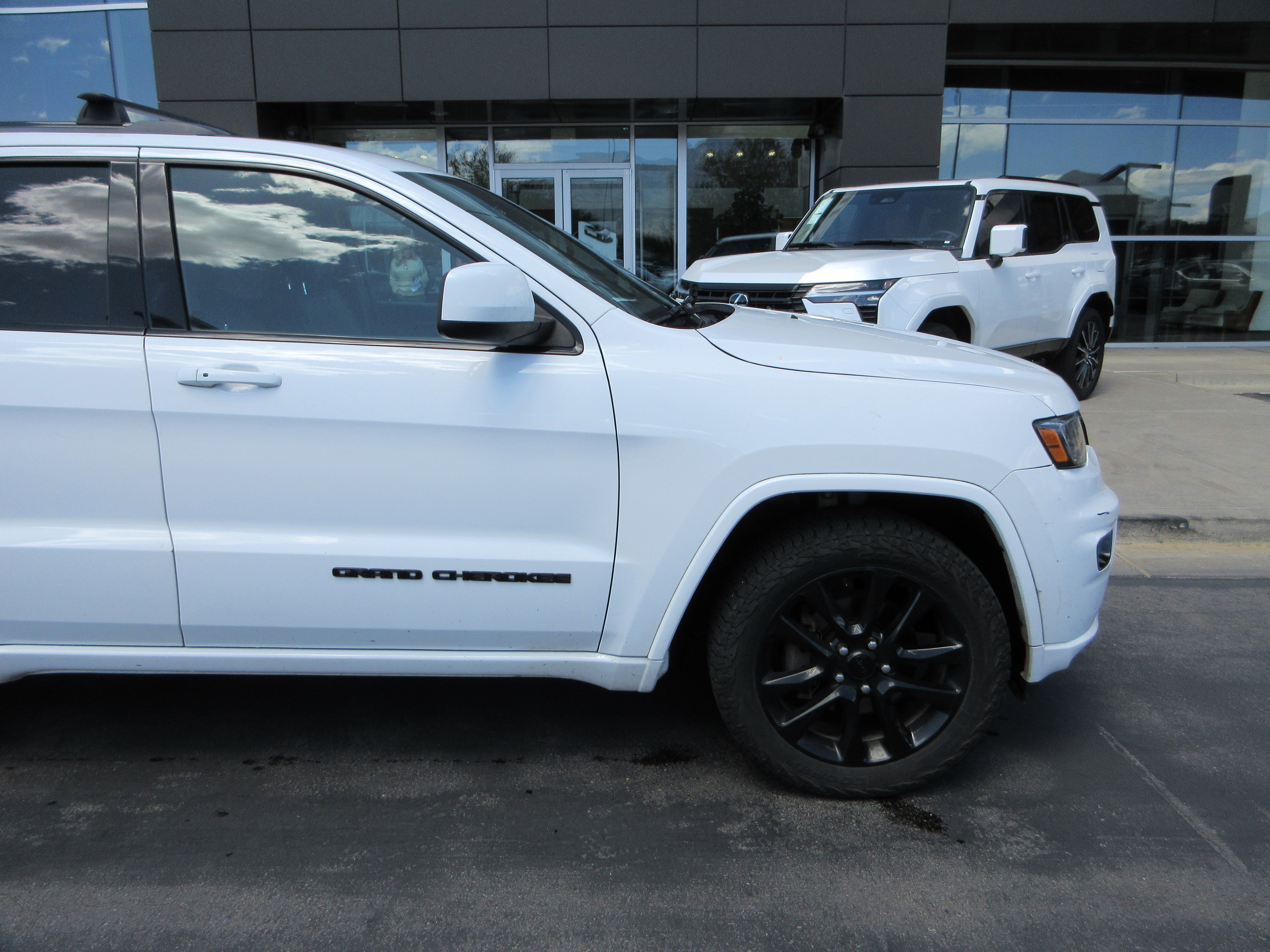 Used 2017 Bright White Clearcoat Jeep Altitude image 12