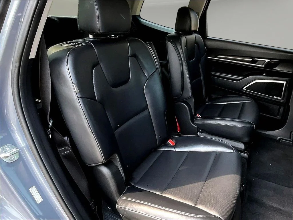 Certified Used 2025 Silver Kia S image 27