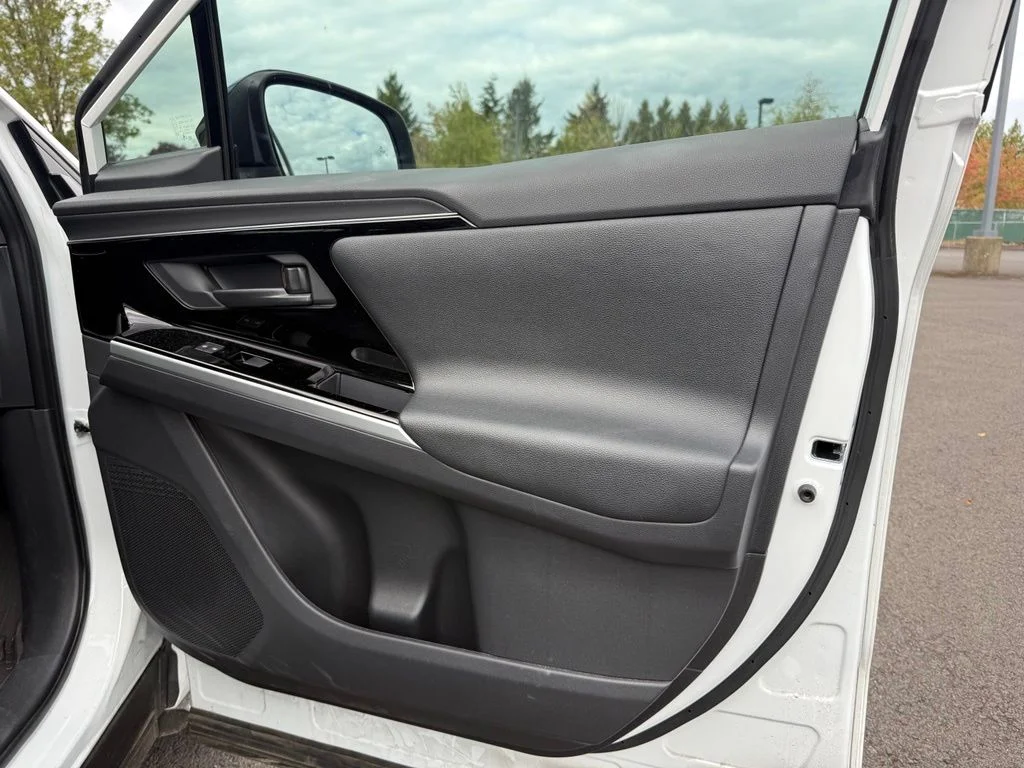 Used 2024 Wind Chill Pearl Toyota XLE image 24
