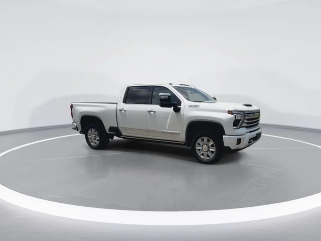 Used 2025 Beige Chevrolet High Country image 2