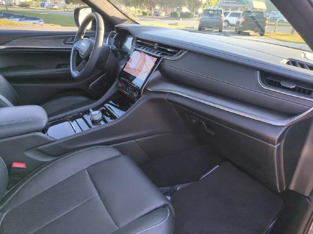 Used 2024 Gray Jeep Overland image 37