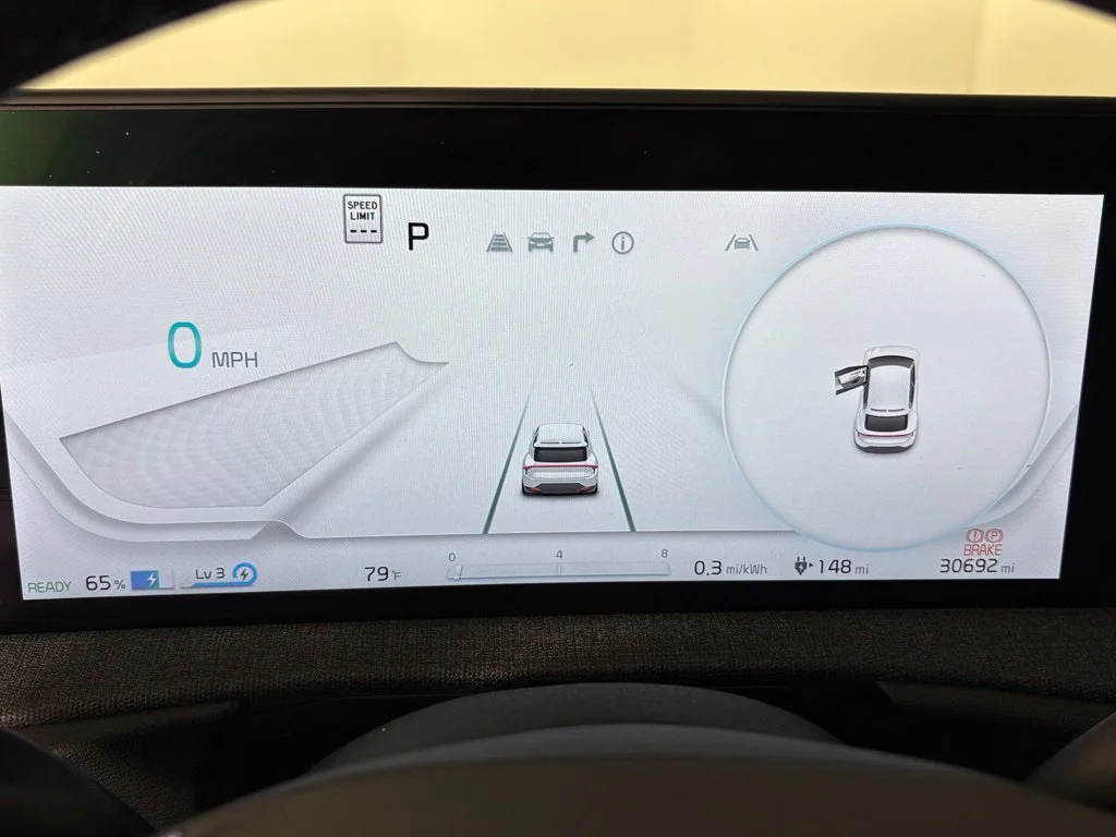 Used 2023 White Kia Wind image 22