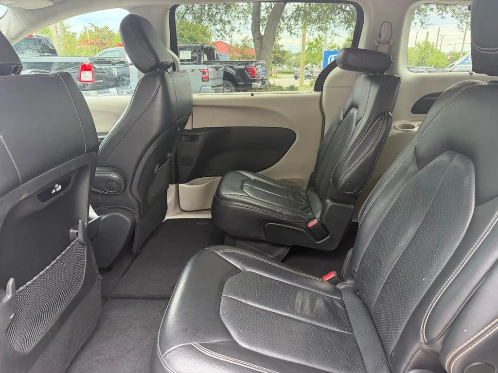 Used 2022 Crystal Metallic Chrysler Touring L image 12