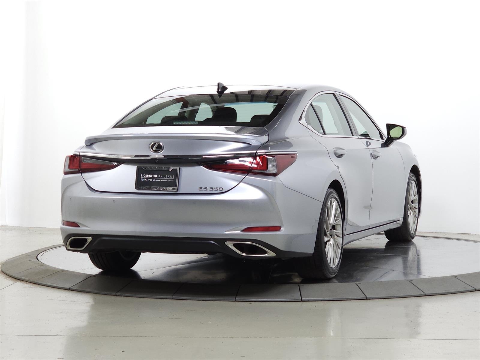 Certified Used 2023 Iridium 1l2 Lexus Luxury image 9