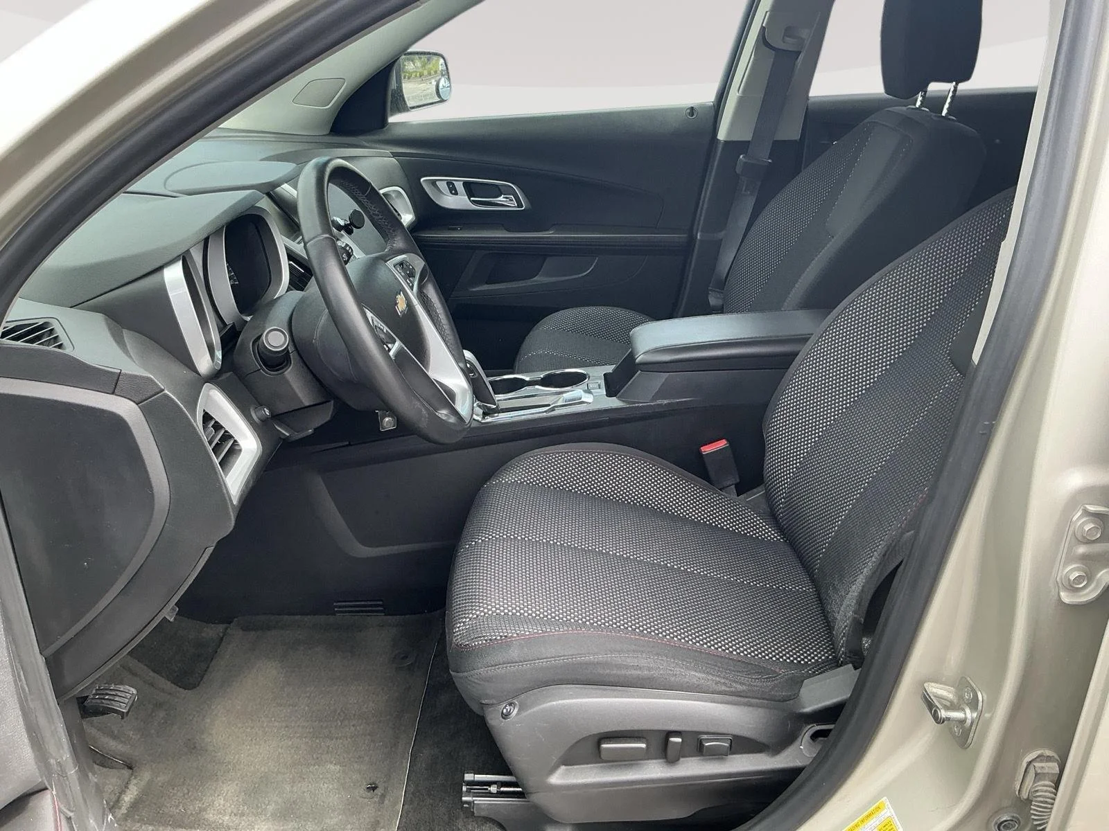 Used 2015 Champagne Silver Metallic Chevrolet LT image 3