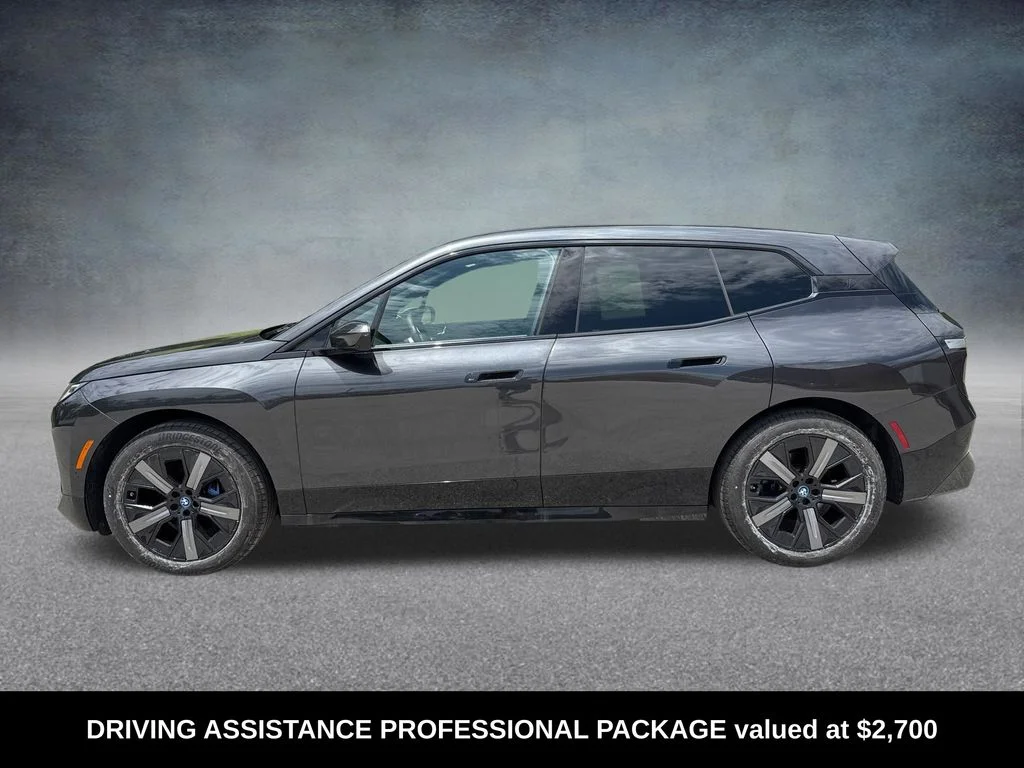 Used 2025 Gray BMW xDrive50 image 2