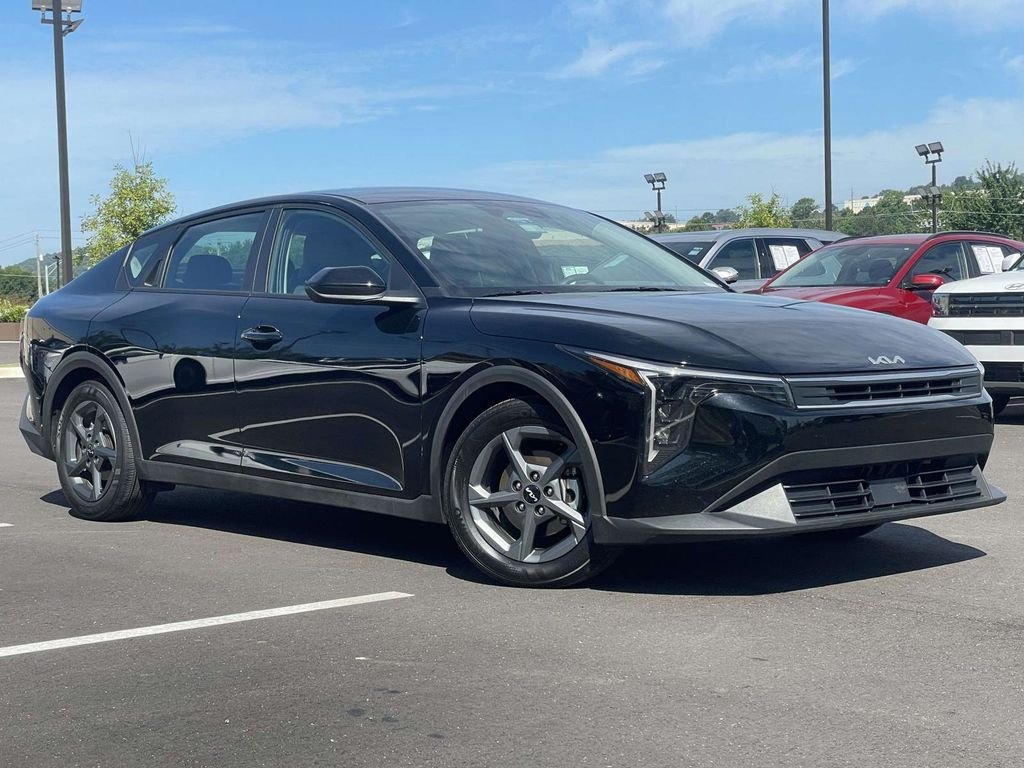 Used 2025 Black Kia LXS image 1