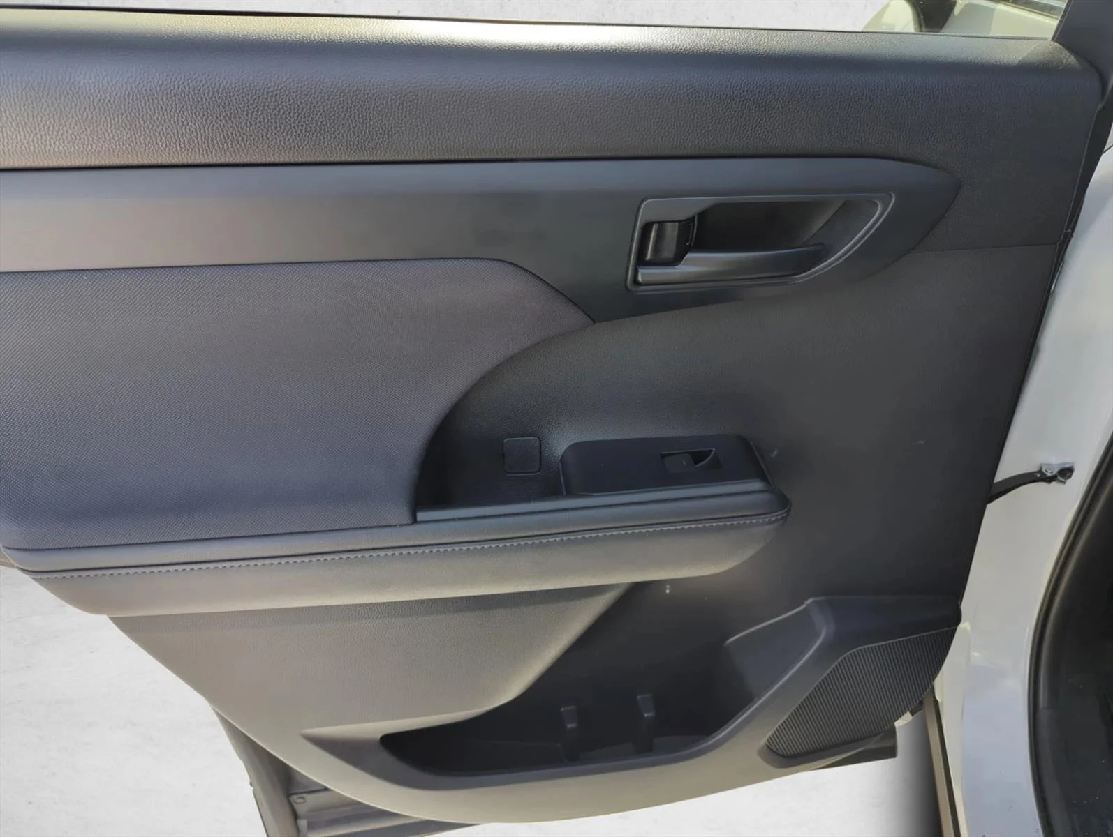 Used 2024 Wind Chill Pearl Toyota LE image 8