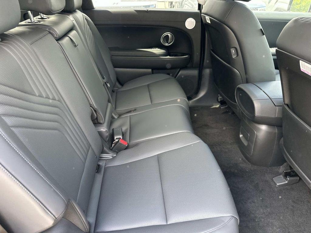 New 2026 Black Hyundai SEL Premium 8P image 15