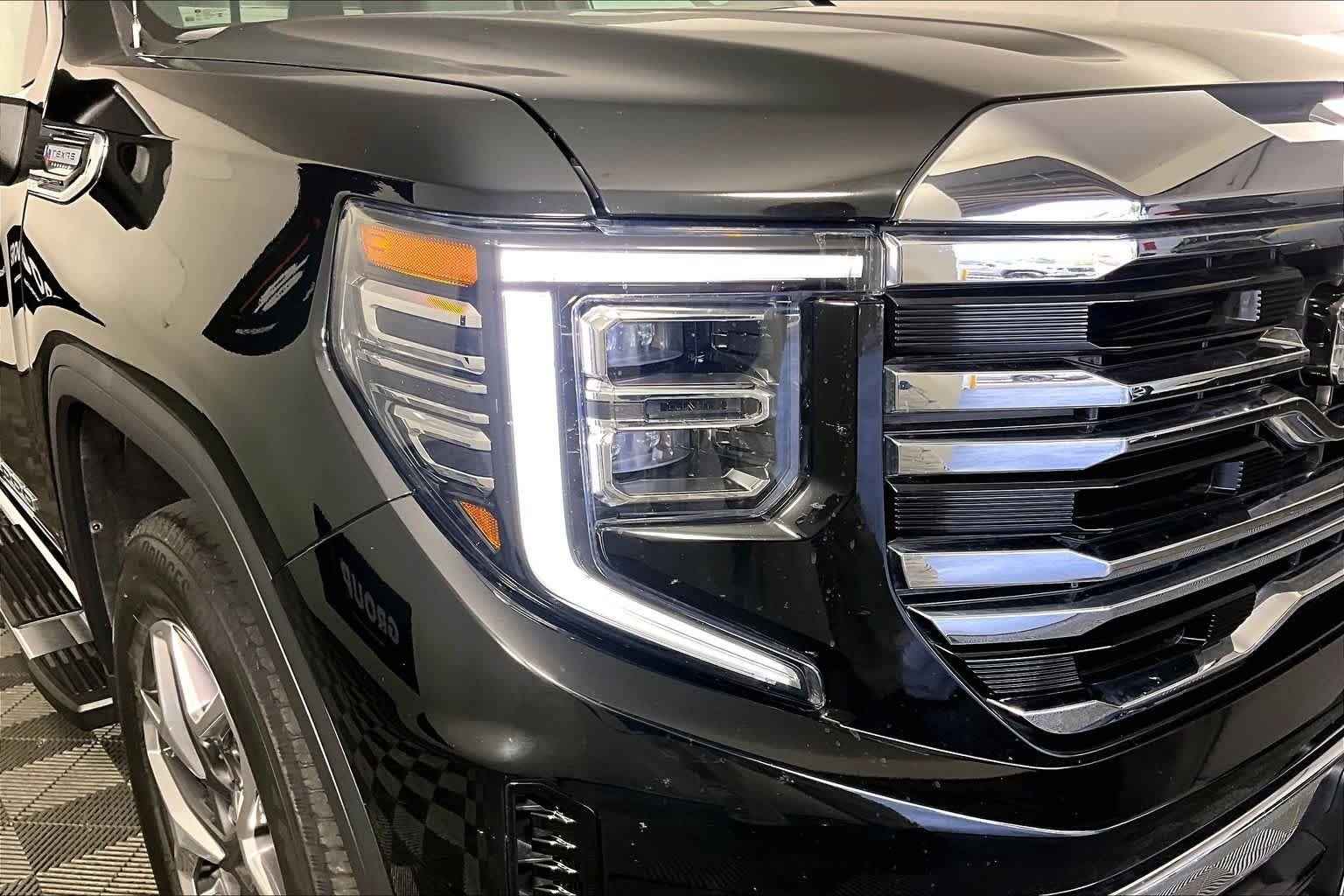 Used 2023 Onyx Black GMC SLT image 27