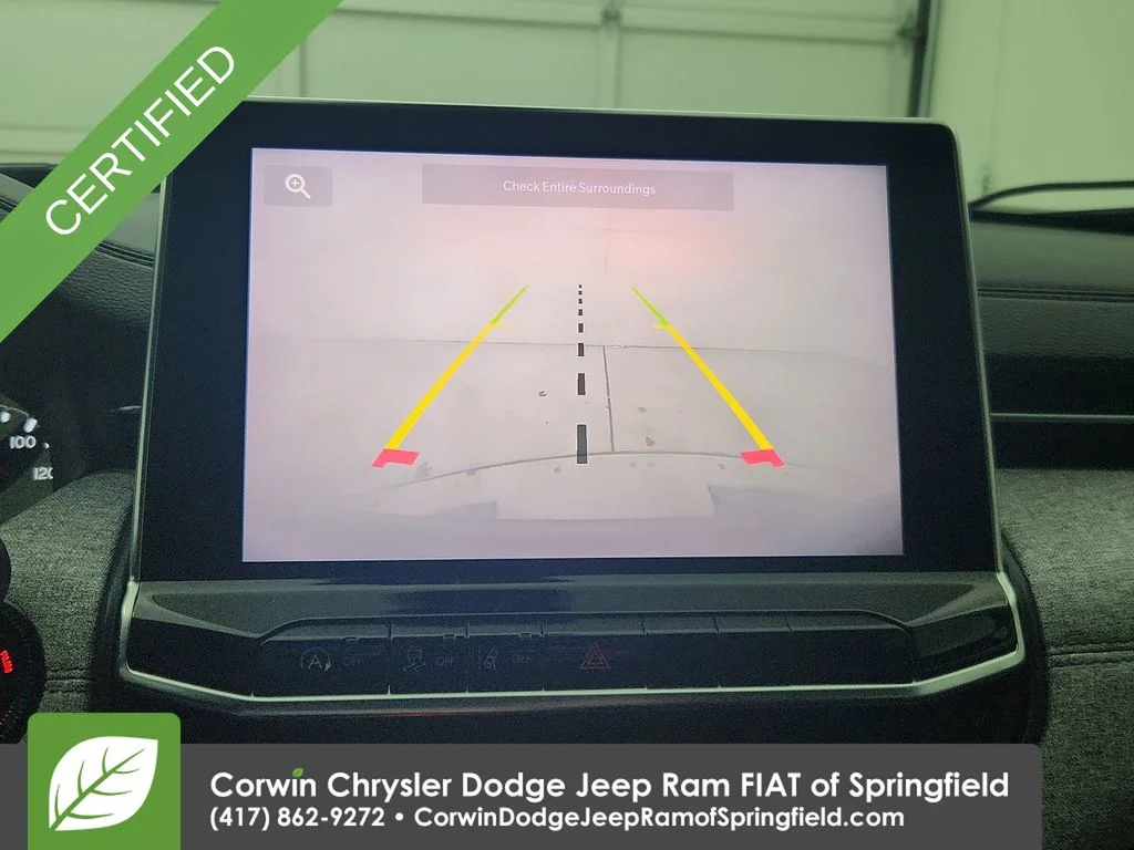 Used 2022 Silver Jeep Latitude image 8
