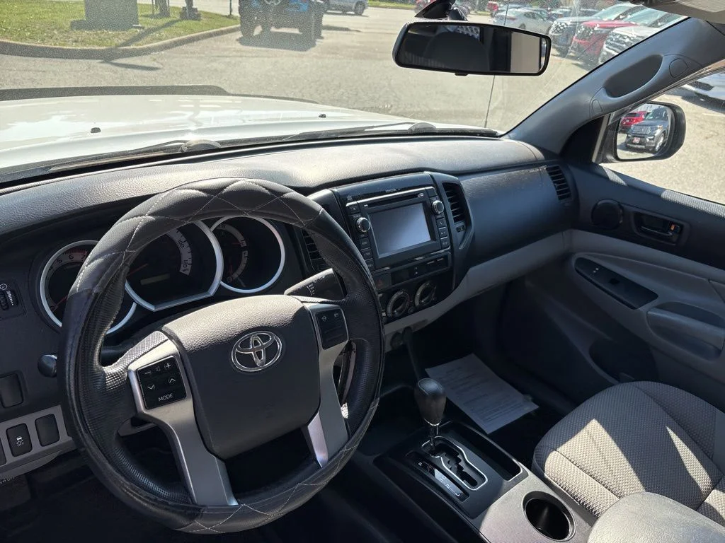 Used 2013 White Toyota Base image 10