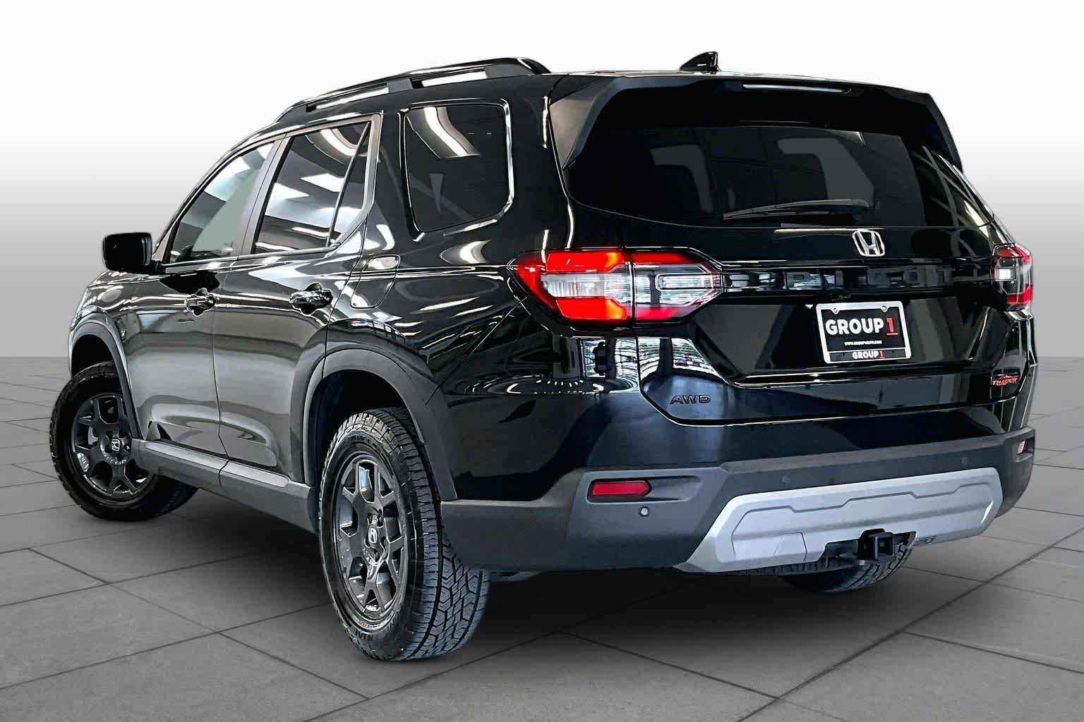 Used 2025 Crystal Black Pearl Honda TrailSport image 12