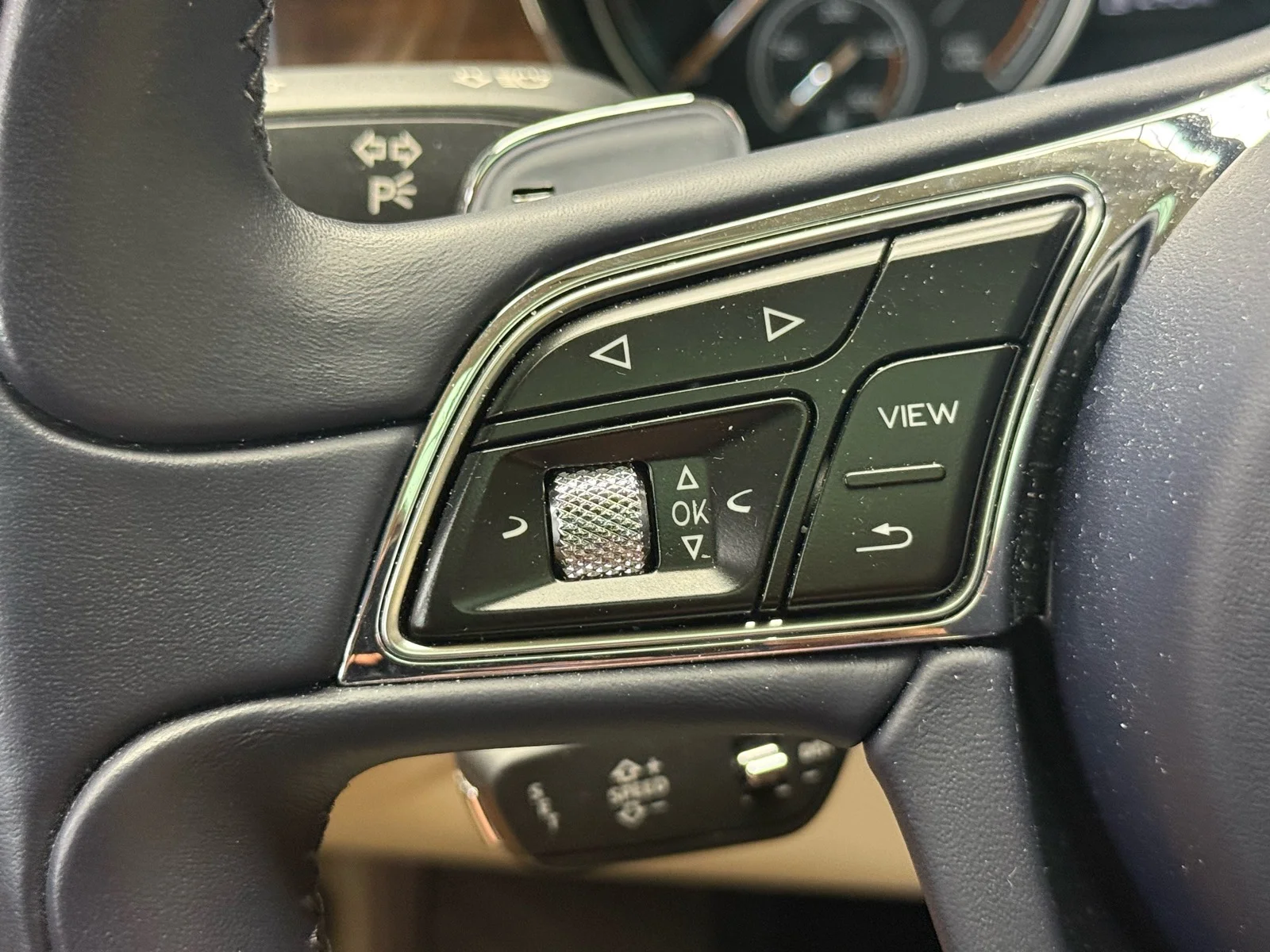 Used 2019 Dk. Blue Bentley V8 image 13
