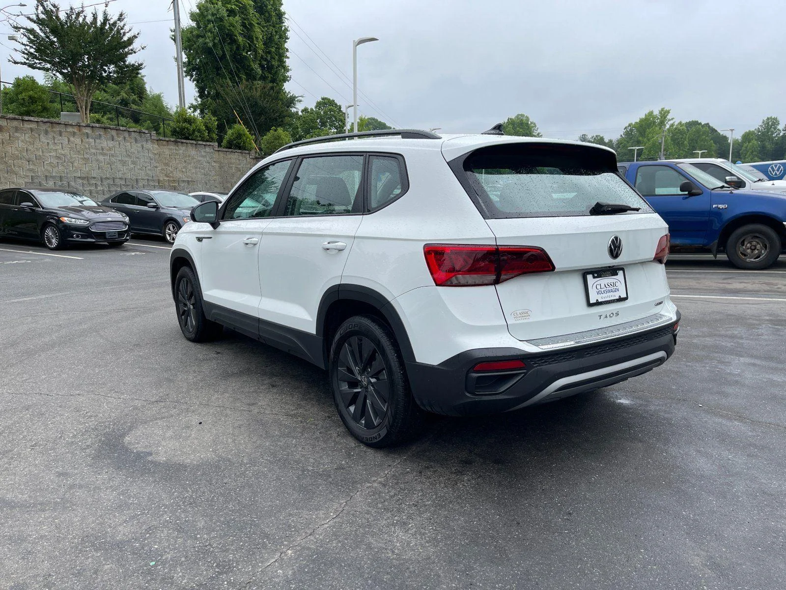 Used 2022 Pure White Volkswagen S image 3