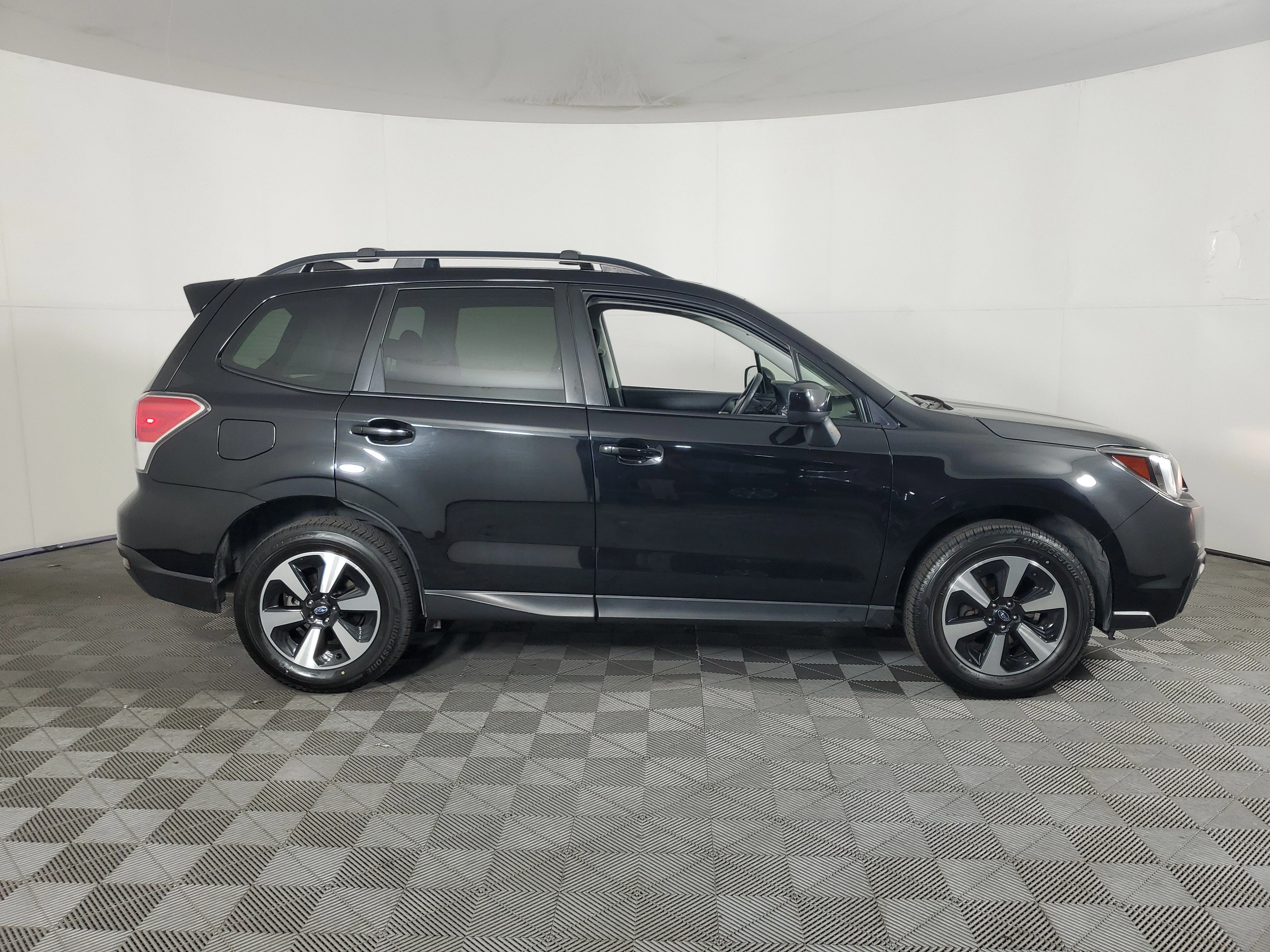 Used 2017 Crystal Black Silica Subaru Premium image 3