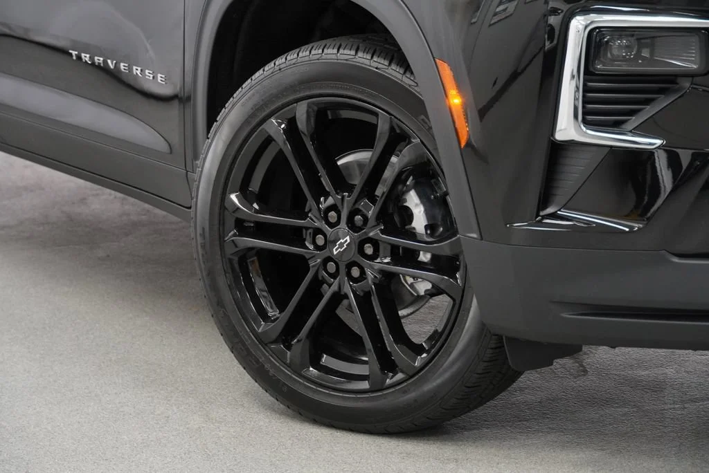 New 2027 Mosaic Black Metallic Chevrolet LT image 10