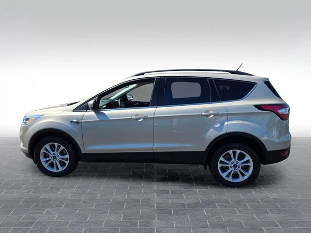 Used 2018 Gold Ford SE image 4