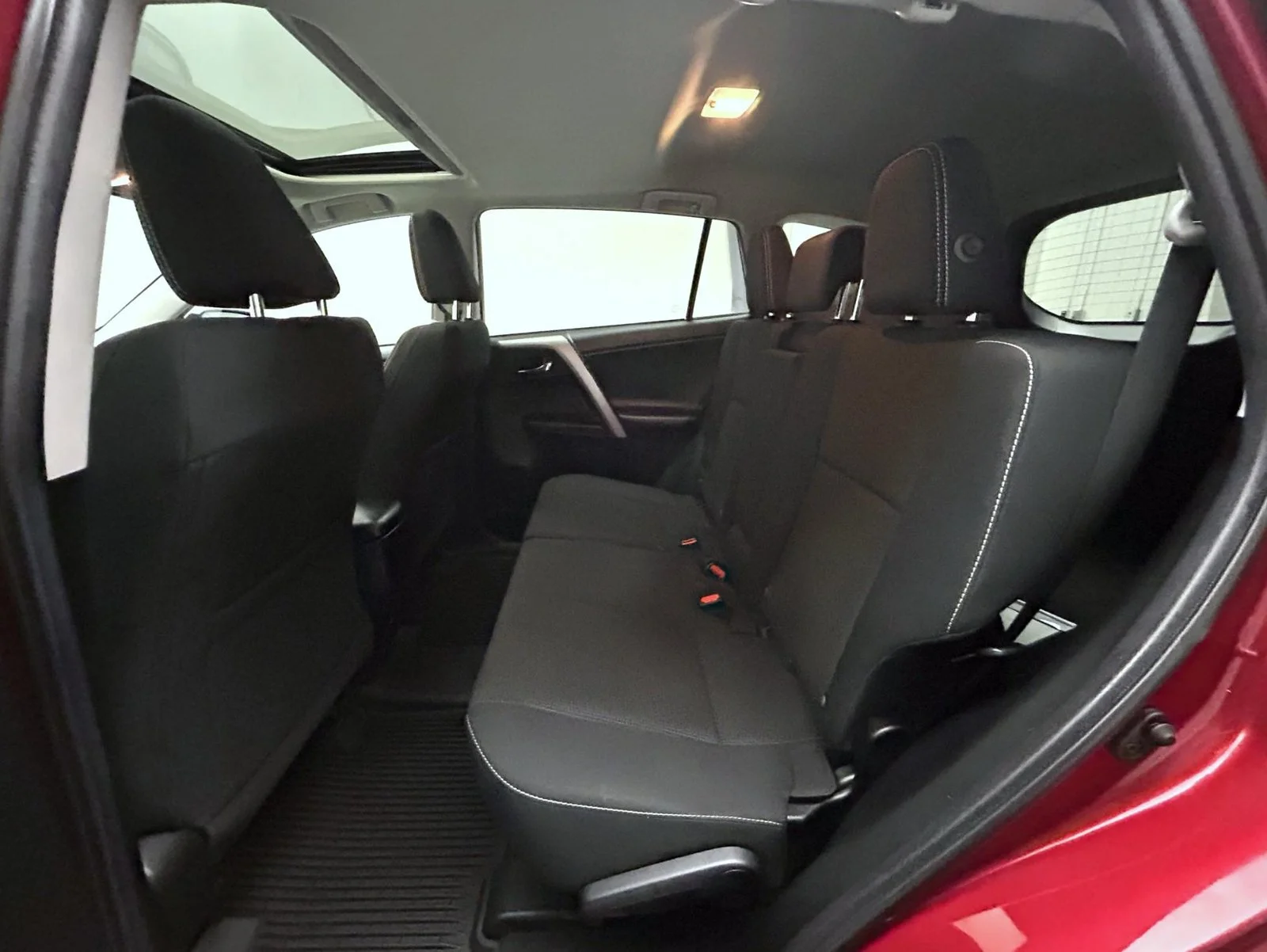 Used 2018 Red Toyota XLE image 19