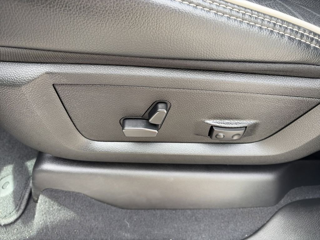 Used 2025 White Ram Laramie image 13