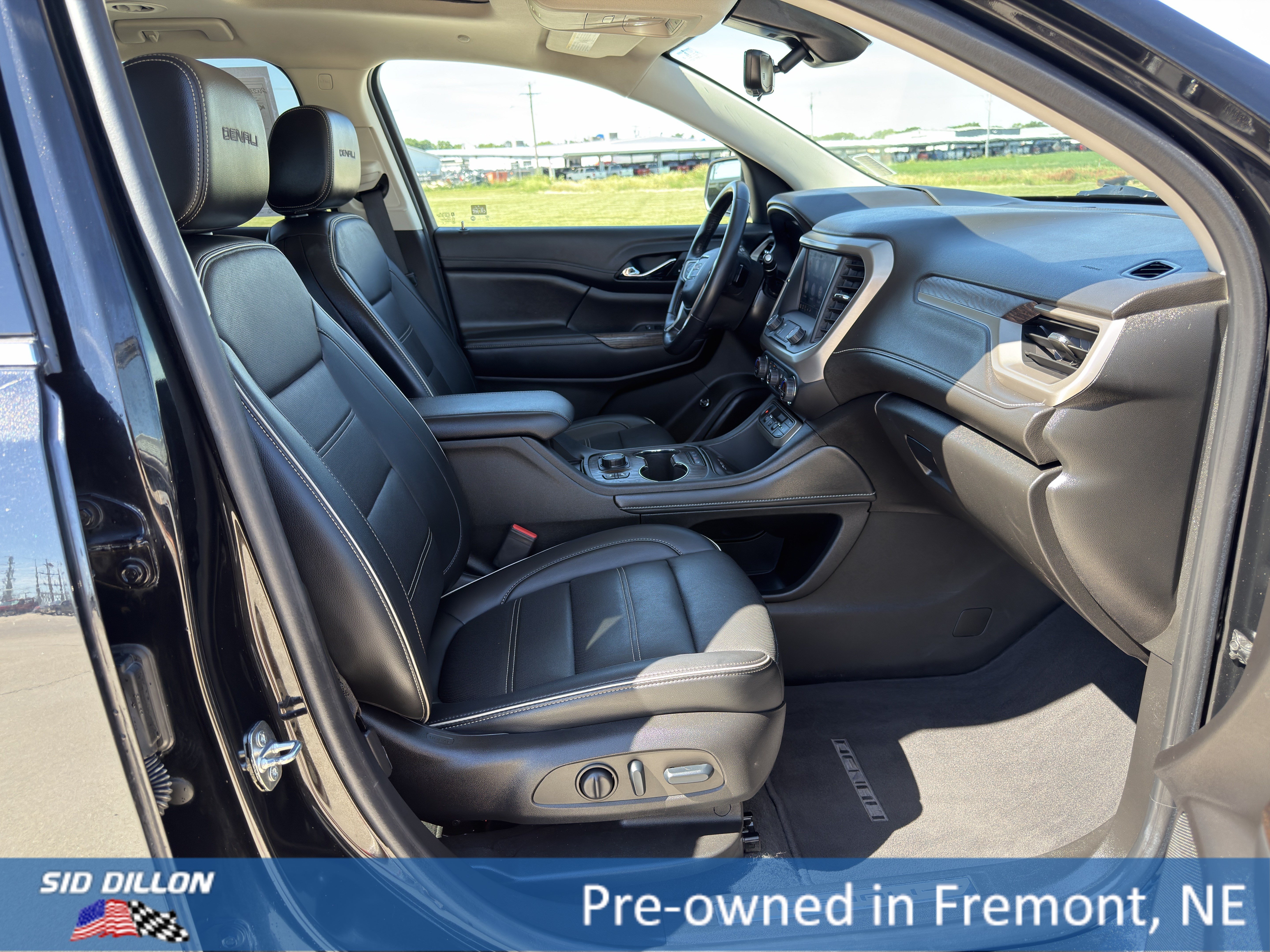 Used 2022 Ebony Twilight Metallic GMC Denali image 17